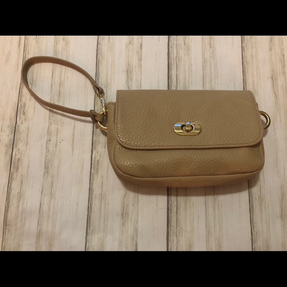 Maurice’s Wristlet In tan & gold